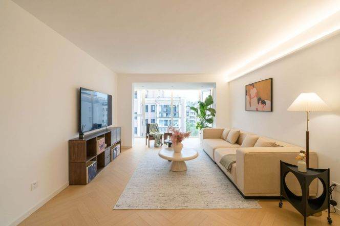  Modern & Bright 2‑Bedroom Home with open balcony, Complete Heating & Furnishings