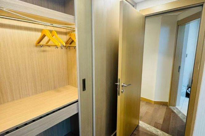 L 9-12  Jiashan Road Metro Station, with parking spaces and a balcony 2-bedroom apartment
