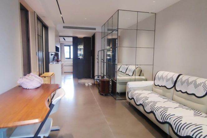 Good Quality 3 br near NYU shanghai ,easy to Wellington shanghai .L6/8/11