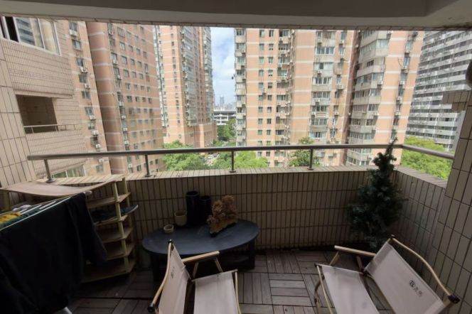 Spacious Balcony 2br/2bt Apt close to Jiaotong University