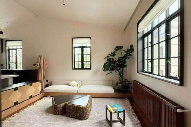 High-ceiling 1br with terrace @L1/7 Changshu Road St.
