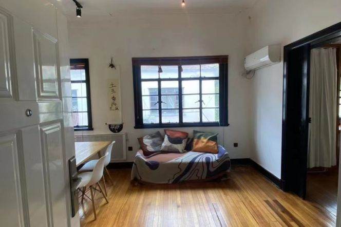  Bright 1BR APT Wuyuan Rd Changshu Rd 7.3k
