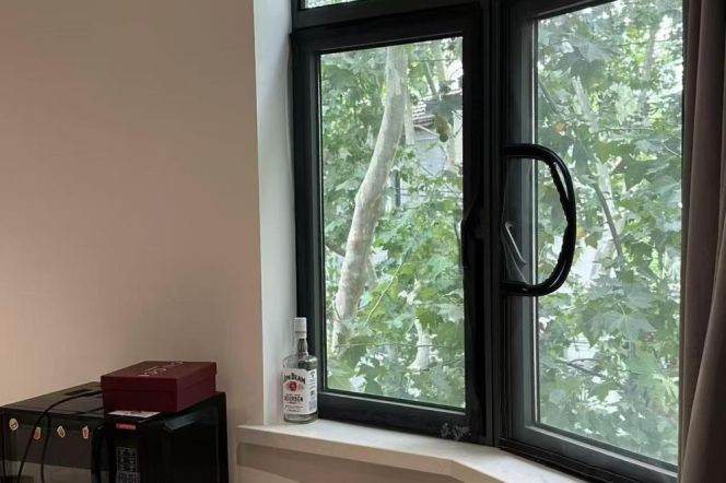 1 br near L10/L11 jiaotong uni station