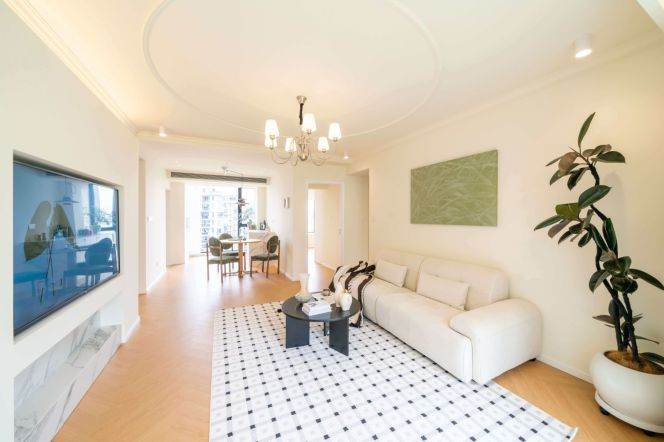  Stunning 2br with balcony @Baoshan Line 7&15 