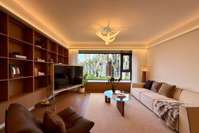    Riverside Large 3-Bedroom Apartment with Full Heating & Large Windows