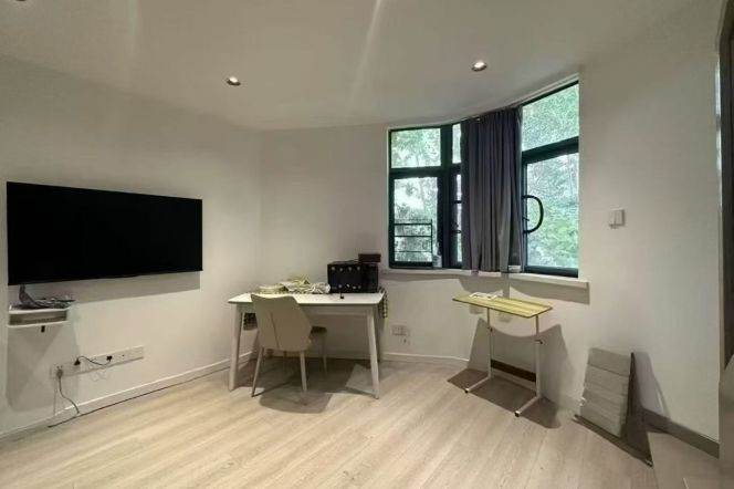 1 br near L10/L11 jiaotong uni station