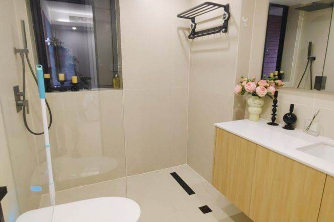 Modern & Bright 1 br in Jing'an Center. easy to L 14 WuDing Rd St + L 7  ChangPing Rd St 