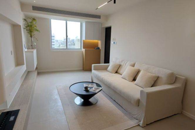 Brand new 2bedrooms apt with Heating &Dishwasher & oven@ Line4 & 10Hongqiao Rd