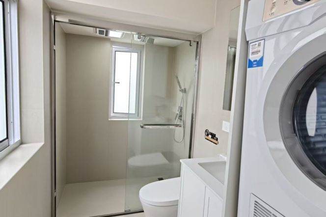 Brand new 2bedrooms apt with Heating &Dishwasher & oven@ Line4 & 10Hongqiao Rd