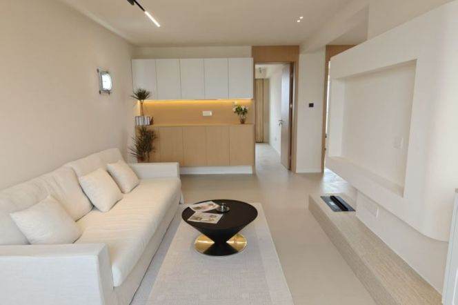 Brand new 2bedrooms apt with Heating &Dishwasher & oven@ Line4 & 10Hongqiao Rd