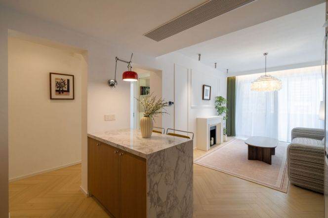 Stunning 3br with balcony nr West Nanjing Rd  Line 2/12/13   