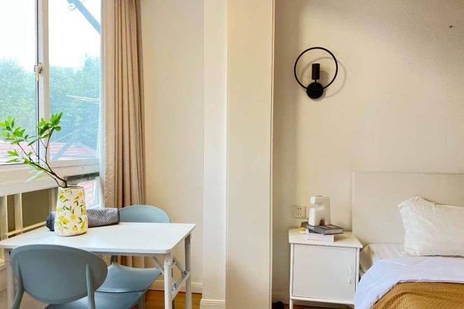 Hengshan rd/modern 1br 1lr/bright room/balcony/nice location,@L1/7/9