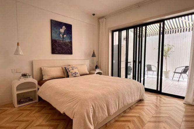 Spacious 1Br/2Lr/1Br+Lovely Yard@L10/11 Jiaotong University Station 