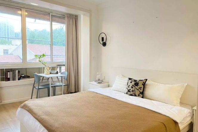 Hengshan rd/modern 1br 1lr/bright room/balcony/nice location,@L1/7/9
