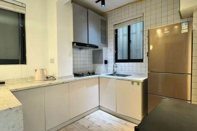 Jiangsu rd elevator 1BR apartment