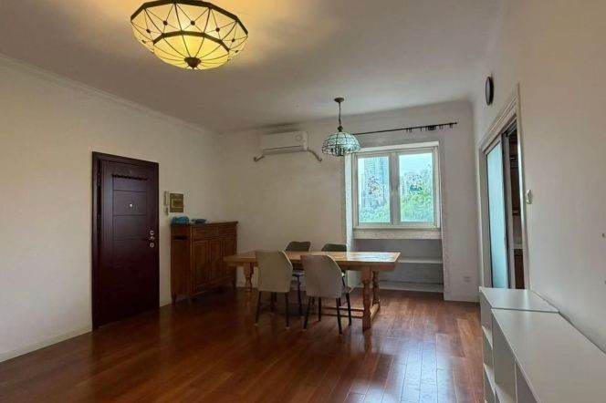 2 brs near L10/L11 jiaotong uni station+balcony