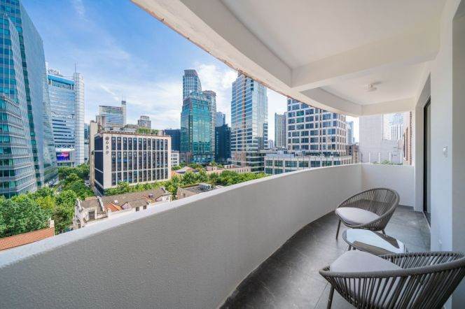 Stunning 3br with balcony nr West Nanjing Rd  Line 2/12/13   