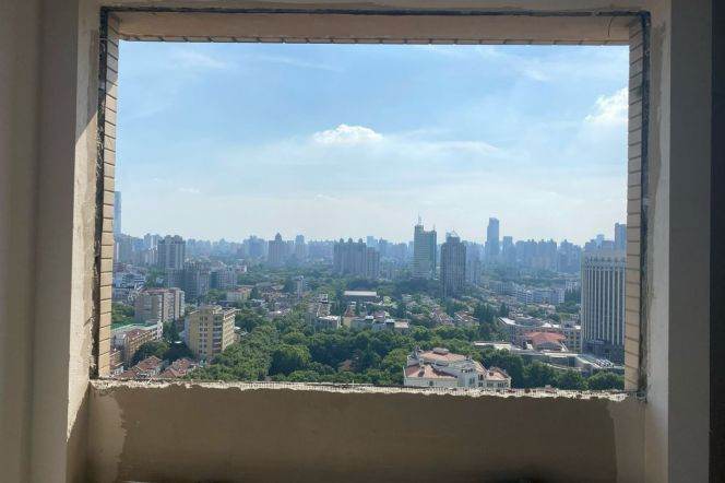  Prime Huaihai Road 3-Bedroom Home with Complete Heating & Custom Cabinetry