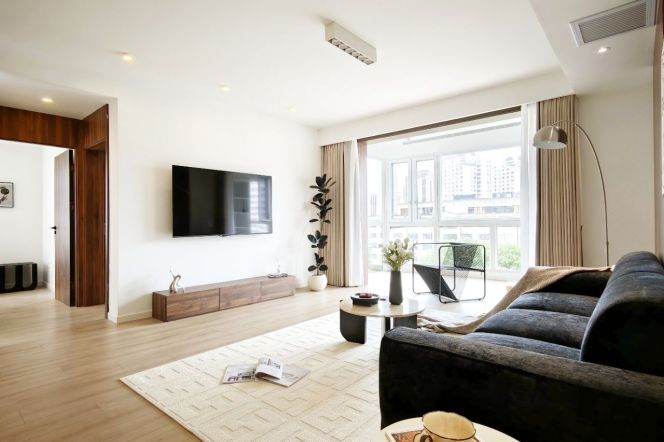 Prime People’s Square Riverview 3-Bedroom with Full Heating & High-end Appliances