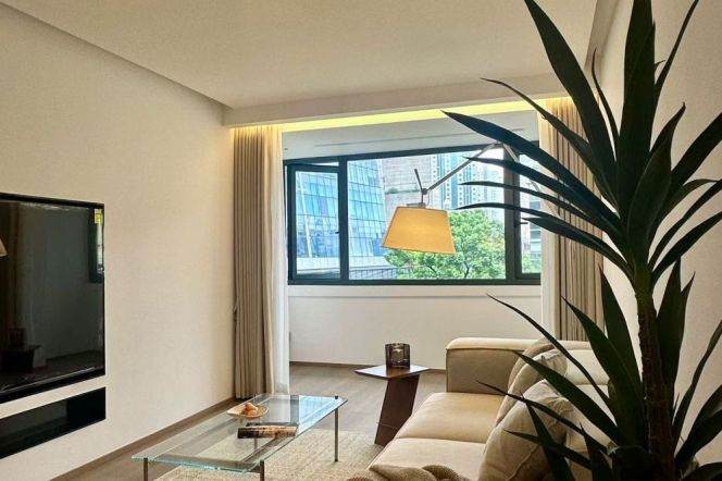 Newly Renovated 1Br/2Lr/1Bt Close to L2/12/13 West Nanjing Rd Station 