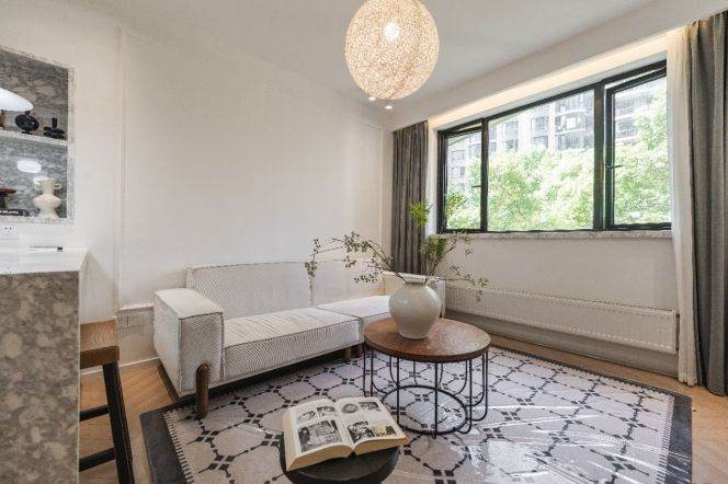 Jingan quality deco 2Br wt lift,wall heating,Central AC