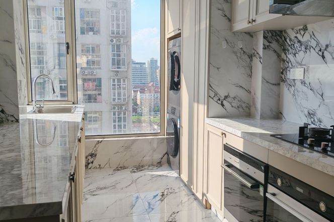 modern&spacious 2Br 2Bt wt outdoor balcony near Plaza66