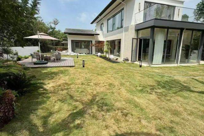 Brand new decoration 4brs with balcony and floor heating beside German&French school 