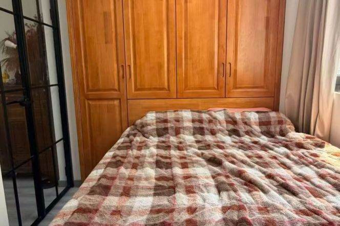 Bright 1+1Br/1Lr/1Bt apt nr South shanxi rd,M1/10/12