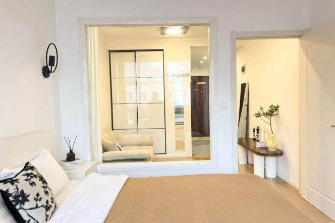 Hengshan rd/modern 1br 1lr/bright room/balcony/nice location,@L1/7/9