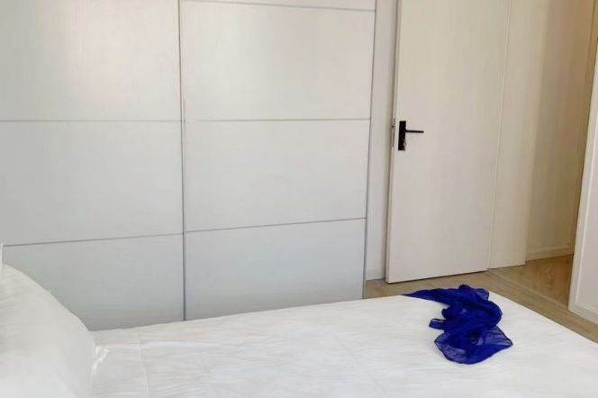 Spacious bright modern Apt with oven elevator @ center Jing'an line 12,13 