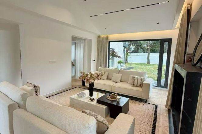 Brand new decoration 4brs with balcony and floor heating beside German&French school 