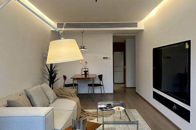 Newly Renovated 1Br/2Lr/1Bt Close to L2/12/13 West Nanjing Rd Station 