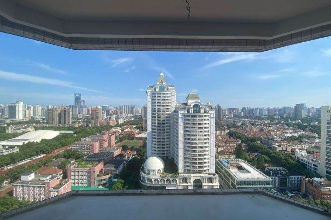  Prime Huaihai Road 3-Bedroom Home with Complete Heating & Custom Cabinetry