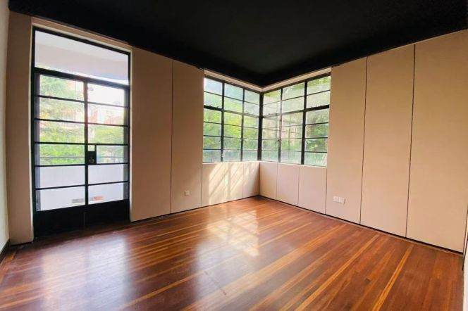   Wutong District Rare Large Flat in Heritage Building, Full Central Air & Complete Appliances