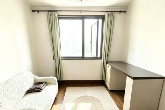 1 br SJTU 5900 elevator