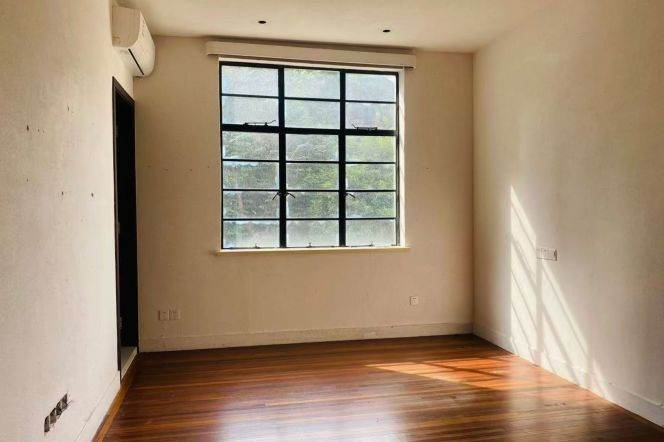   Wutong District Rare Large Flat in Heritage Building, Full Central Air & Complete Appliances