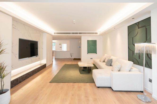 Modern decoration 3brs with balcony and floor heating in Gubei area