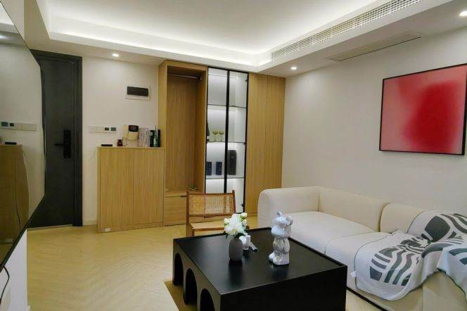 Modern & Bright 1 br in Jing'an Center. easy to L 14 WuDing Rd St + L 7  ChangPing Rd St 