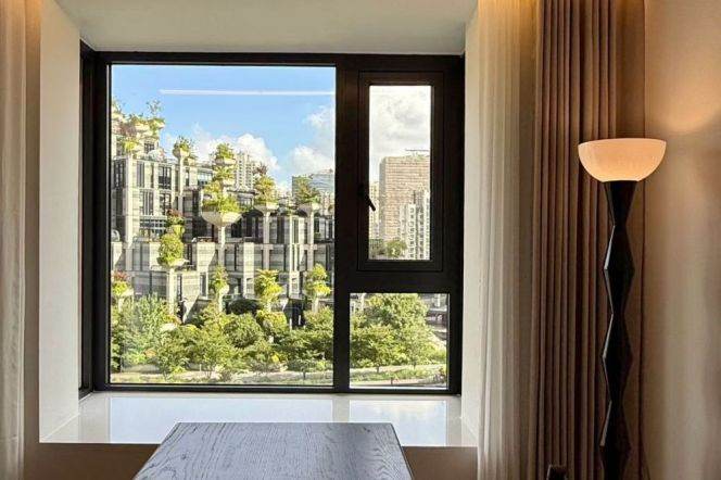    Riverside Large 3-Bedroom Apartment with Full Heating & Large Windows