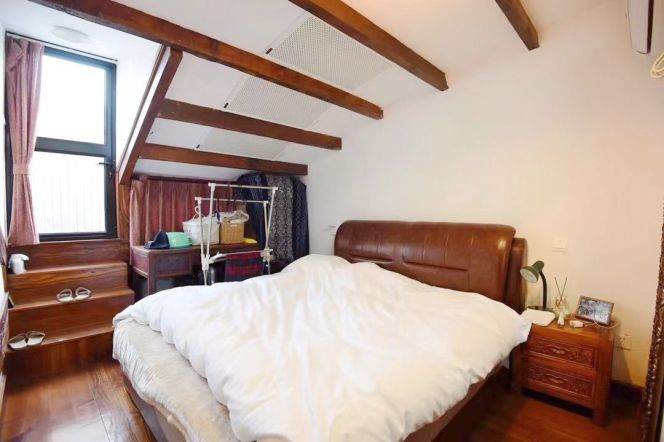 Character Wulumuqi Rd 2BR+2BA with Terrace/Wallheating 11.2K 