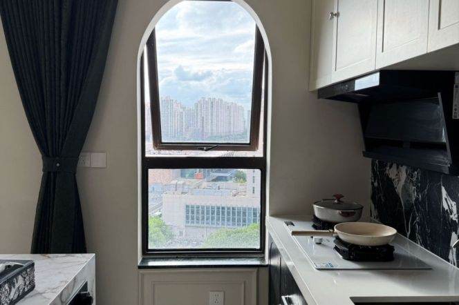 Jing'an modern 2 br+2 bath Duplex &central AC &oven 13.5K
