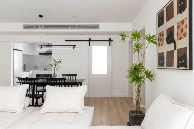Elegant 2BR Elevator Apt w/Outdoor Balcony+Heating nr Changping Rd Station