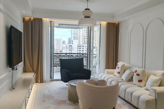 West Nanjing Rd high rise 2Br 2Bt wt balcony,good view&decoration