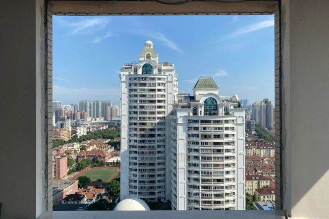  Prime Huaihai Road 3-Bedroom Home with Complete Heating & Custom Cabinetry