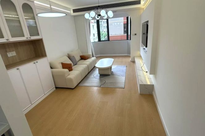 Jiangsu rd/spacious 1br 1lr/double south/elevator/76 sqm,@L11/2