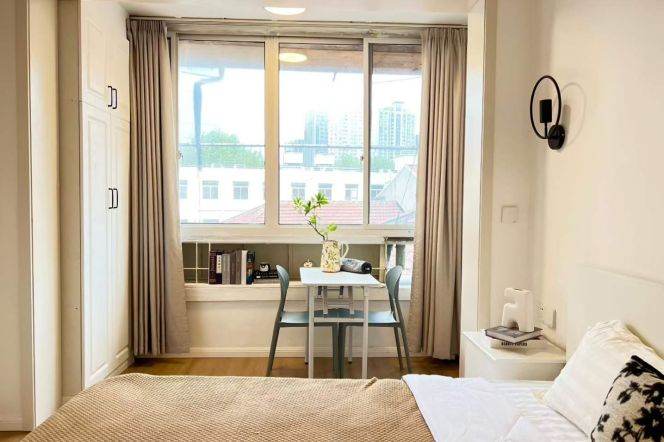 Hengshan rd/modern 1br 1lr/bright room/balcony/nice location,@L1/7/9