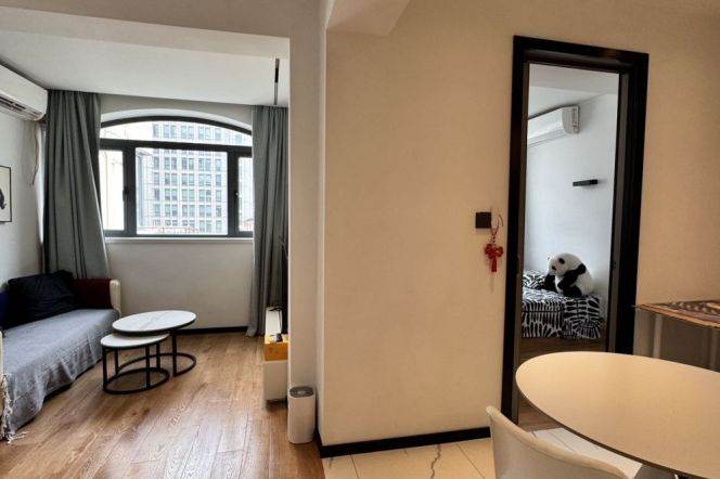 Modern 1Br+Heating+Elevator  | Next to L7 Changping Rd & Jing'an Temple |7.6K