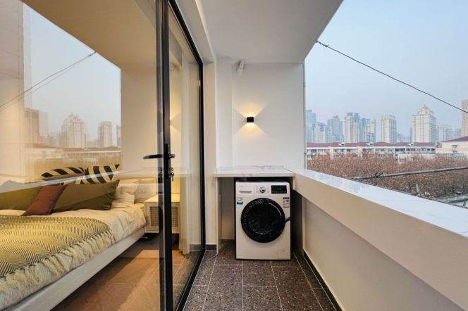 Open balcony+spacious 1br 2lr/elevator/bright room,West Yan'an rd@L3/4