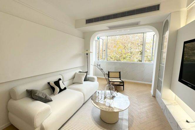 Modern Spacious 1Br/2Lr/1Bt Close to L10/11 Jiaotong University Station 