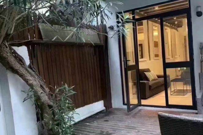 Cozy 1br old house with yard nr Changshu Rd Line 1&7